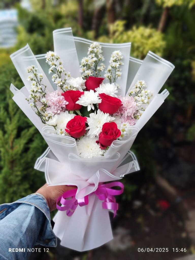 Buket tangan Bayongbong Garut dari Yans Florist dengan rangkaian bunga segar dan elegan