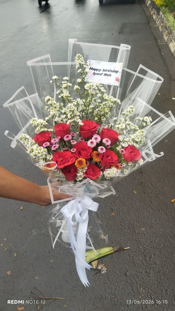 hand bouqet mawar merah garut
